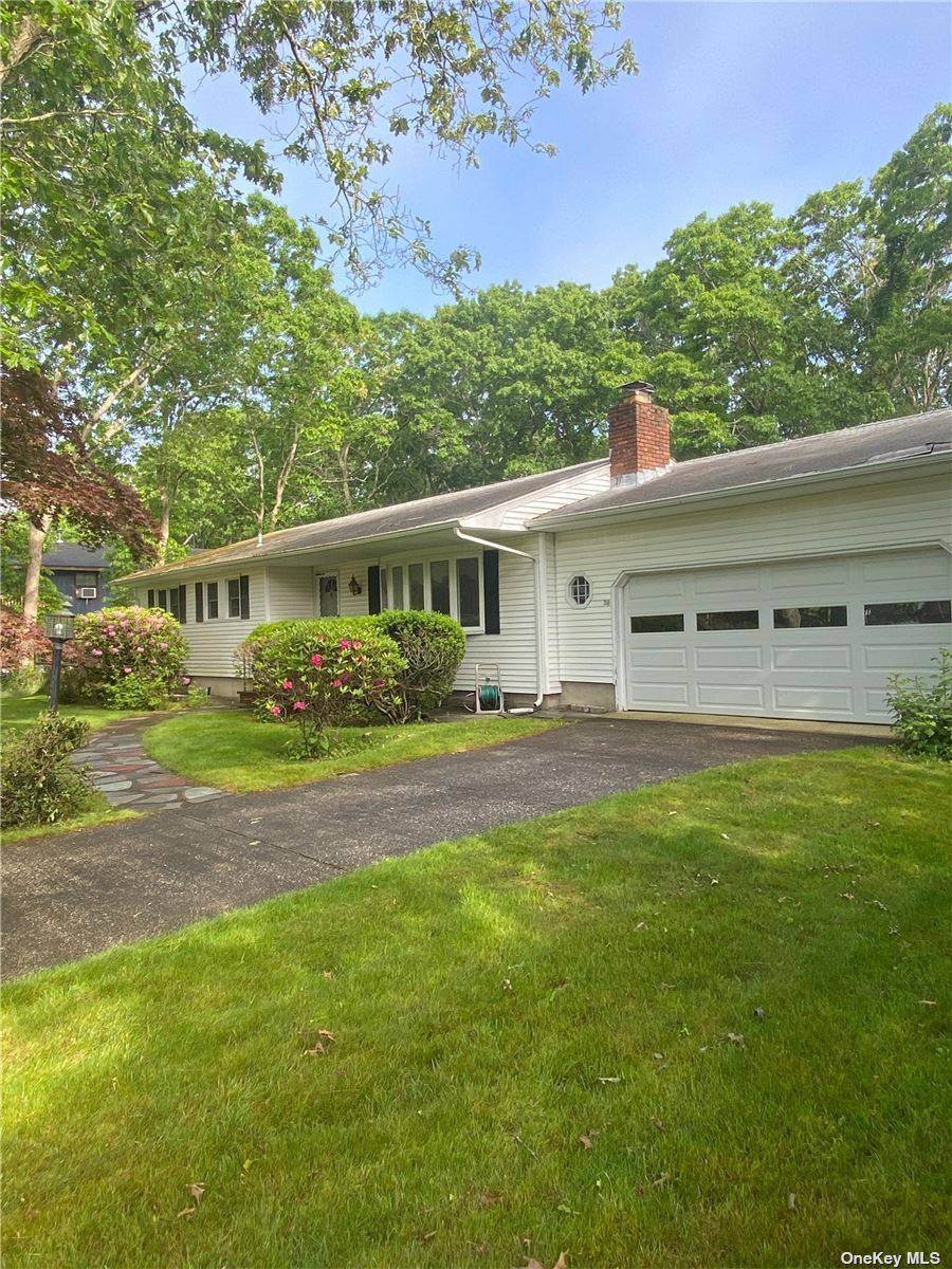 Must See This New To the Market White Clapboard Vinyl, Brite Sunny Bay Estates Ranch, Entry Foyer, Livingroom, Diningroom, Eat In Kitchen, Florida room, 3 Bedrooms, 2 Full Bathrooms, CAC, ...