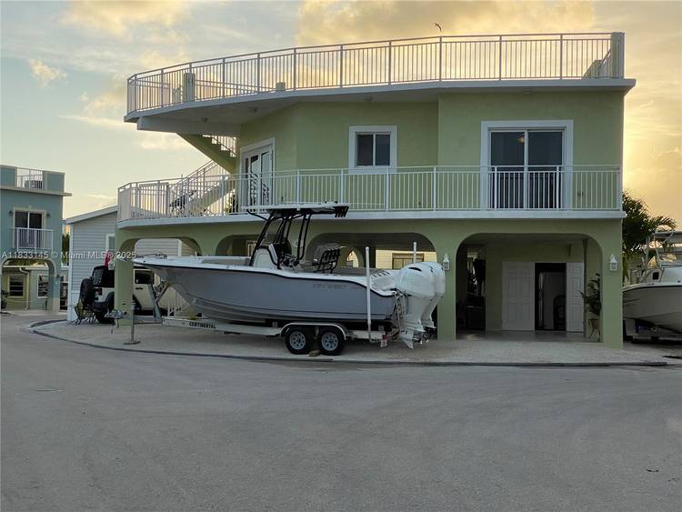 Charming 3BR 2BA home in a sought after Florida Keys community !