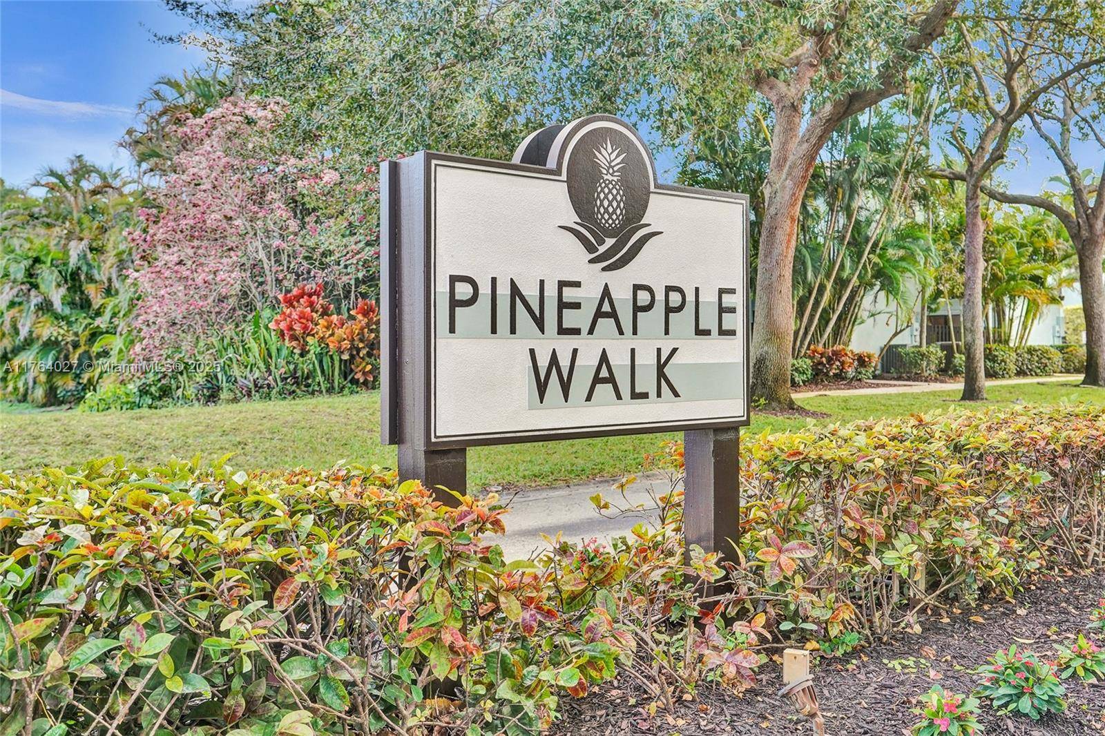 Beautiful 3 Bedroom, 2 Bathroom Townhouse with Premium Upgrades !