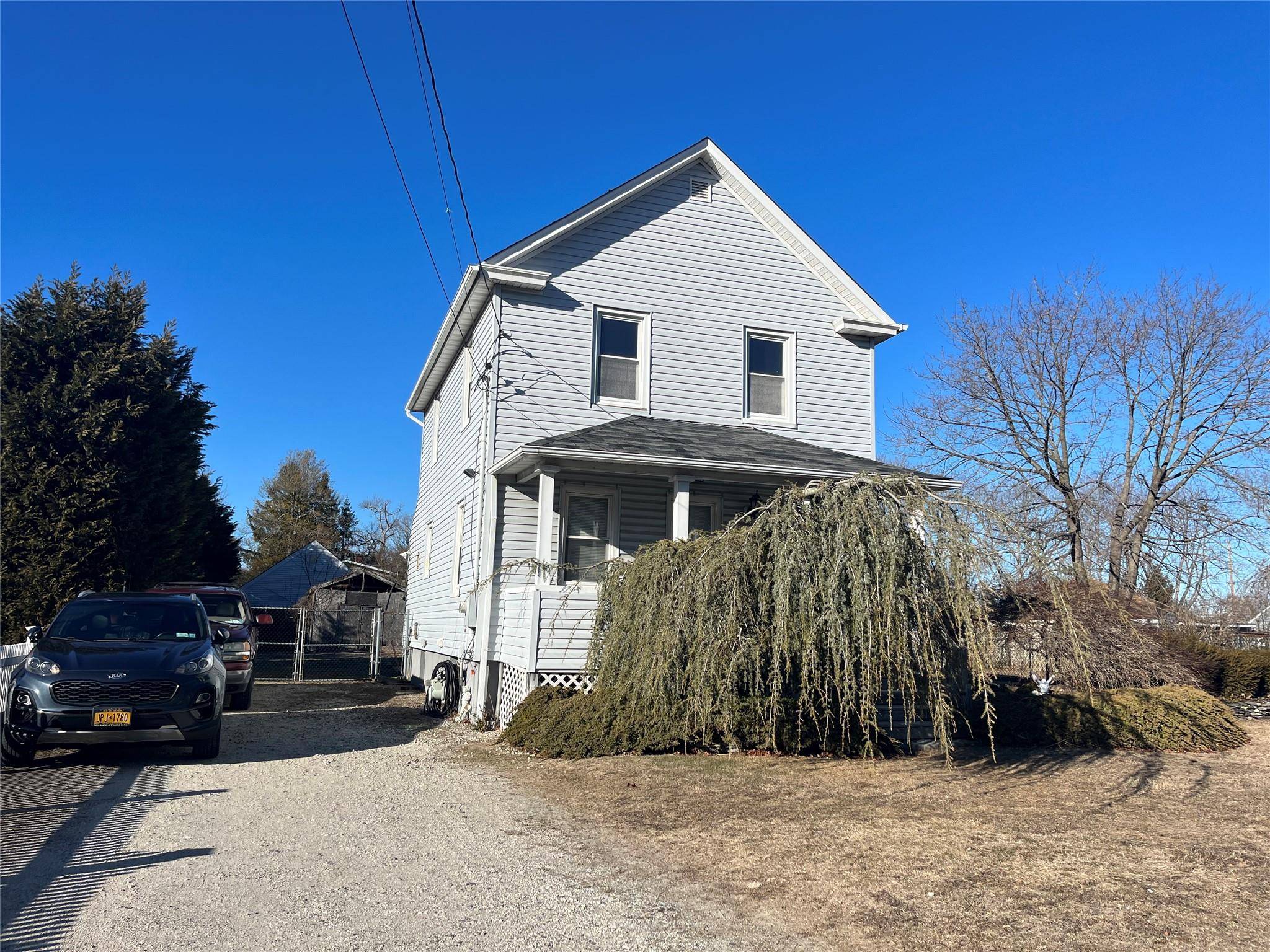 GREAT HOME ON SHY 1 ACRE WITH DETACHED 3 CAR GARAGE.