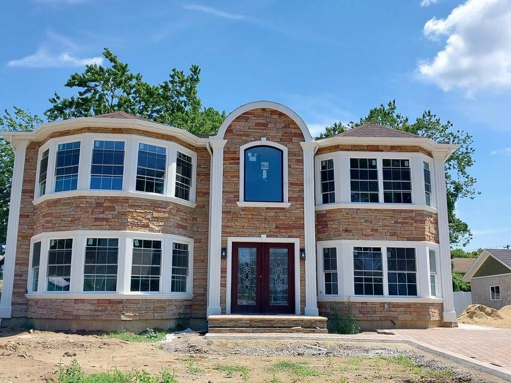 Beautiful Brand New Built Colonial Approx 3, 800 sqft on Quiet Dead End Street.
