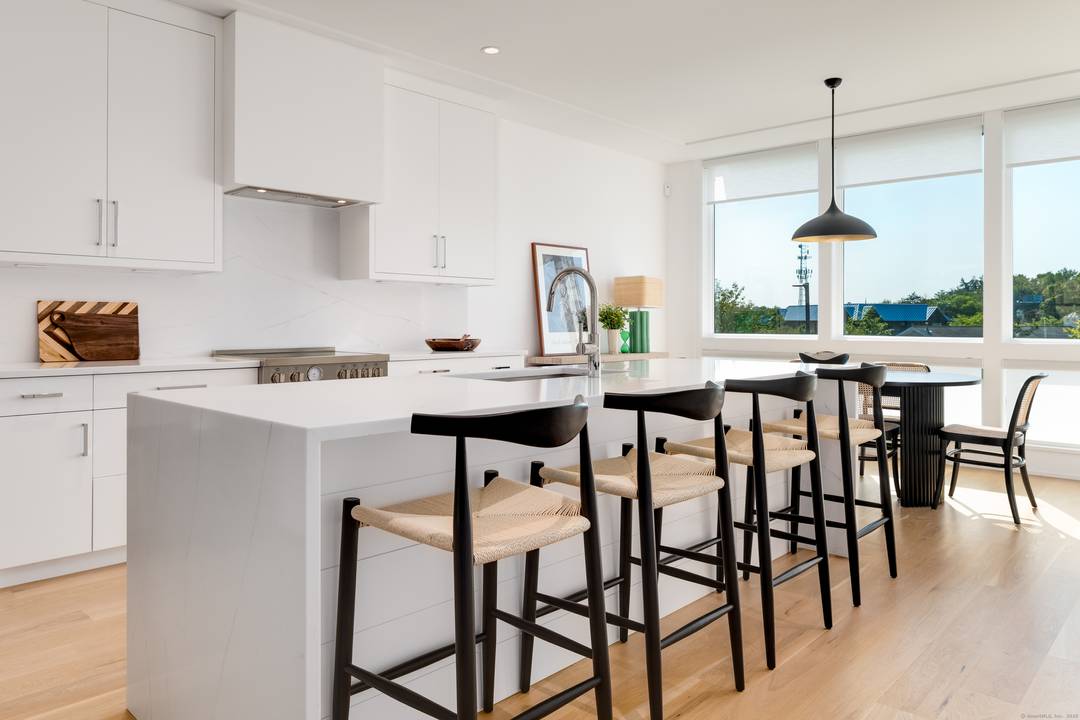 AMAZING NEW CONSTRUCTION !