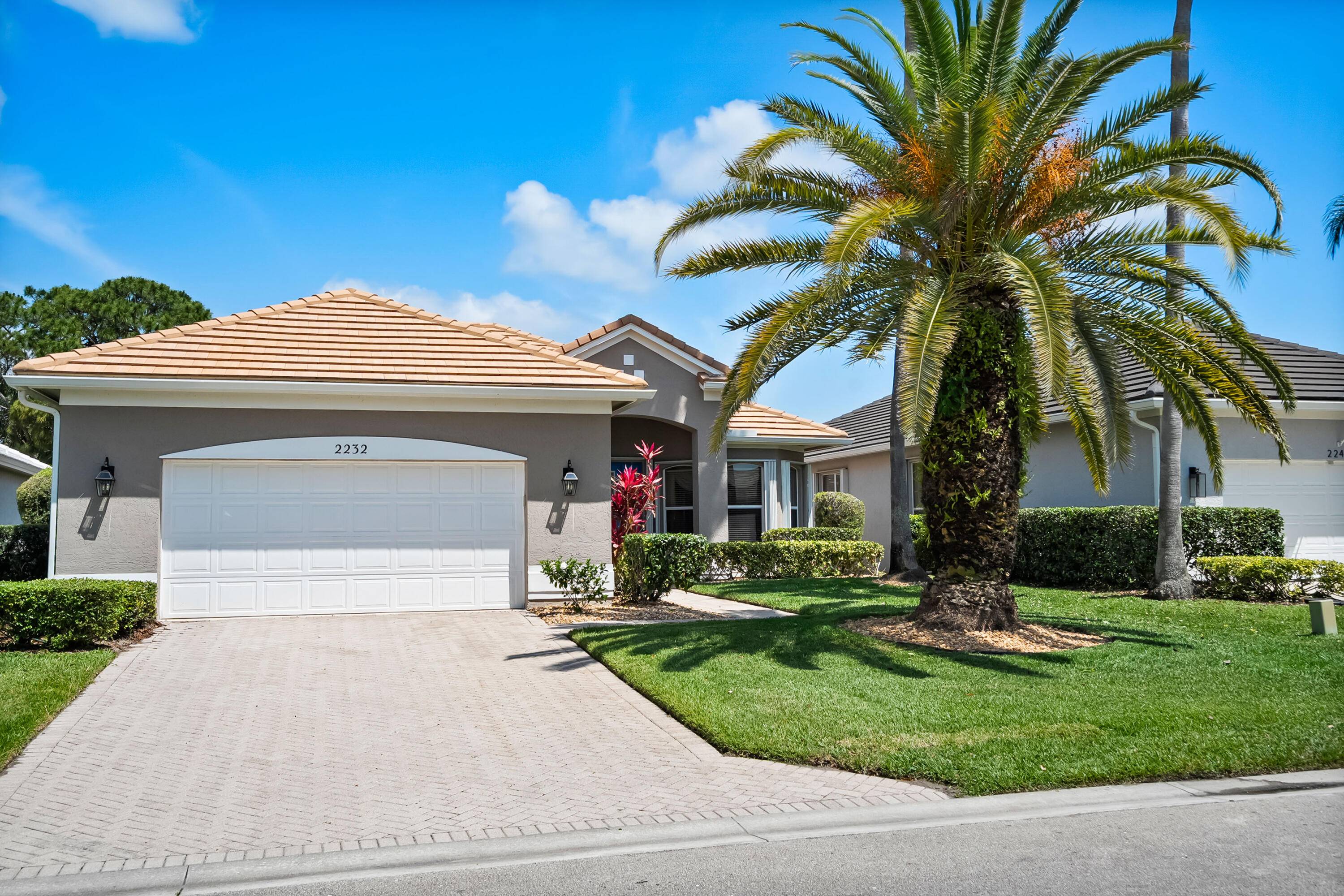Charming Single Family Home This well maintained 3 bedroom, 2 bath residence features 10 foot ceilings, a spacious laundry room, and a freshly painted interior.