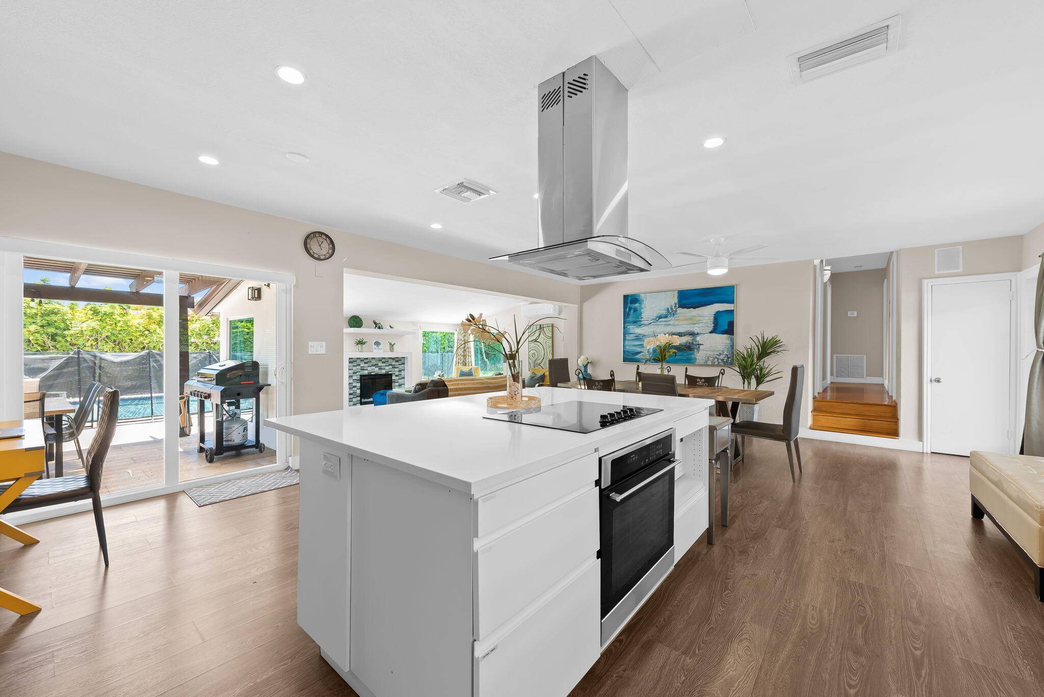 Welcome to The Cove, where luxury and convenience meet !