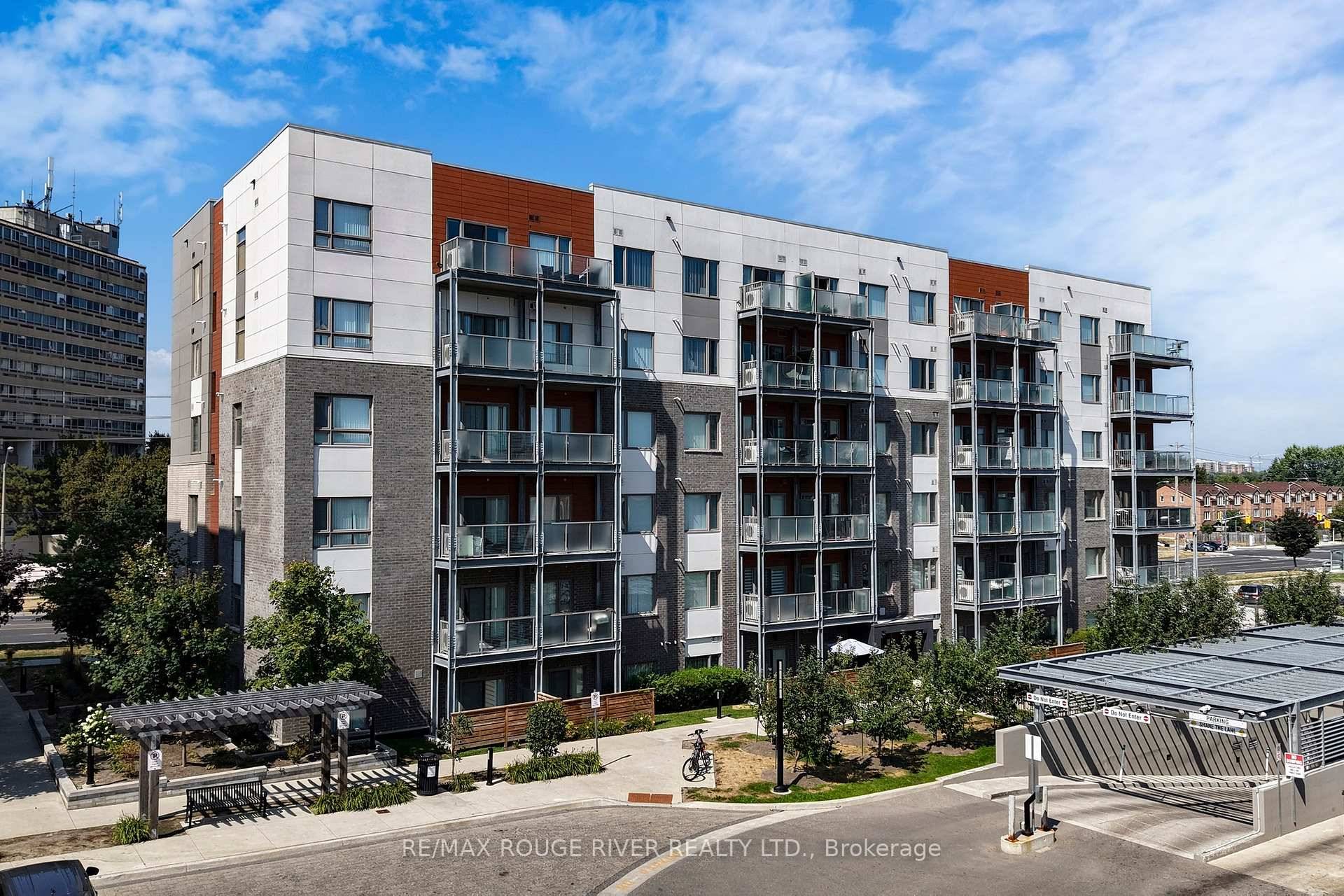 Only 5 years old ! ! ! This bright and inviting 1 bedroom den condo features large windows, wood flooring in the living and kitchen area and a modern kitchen ...