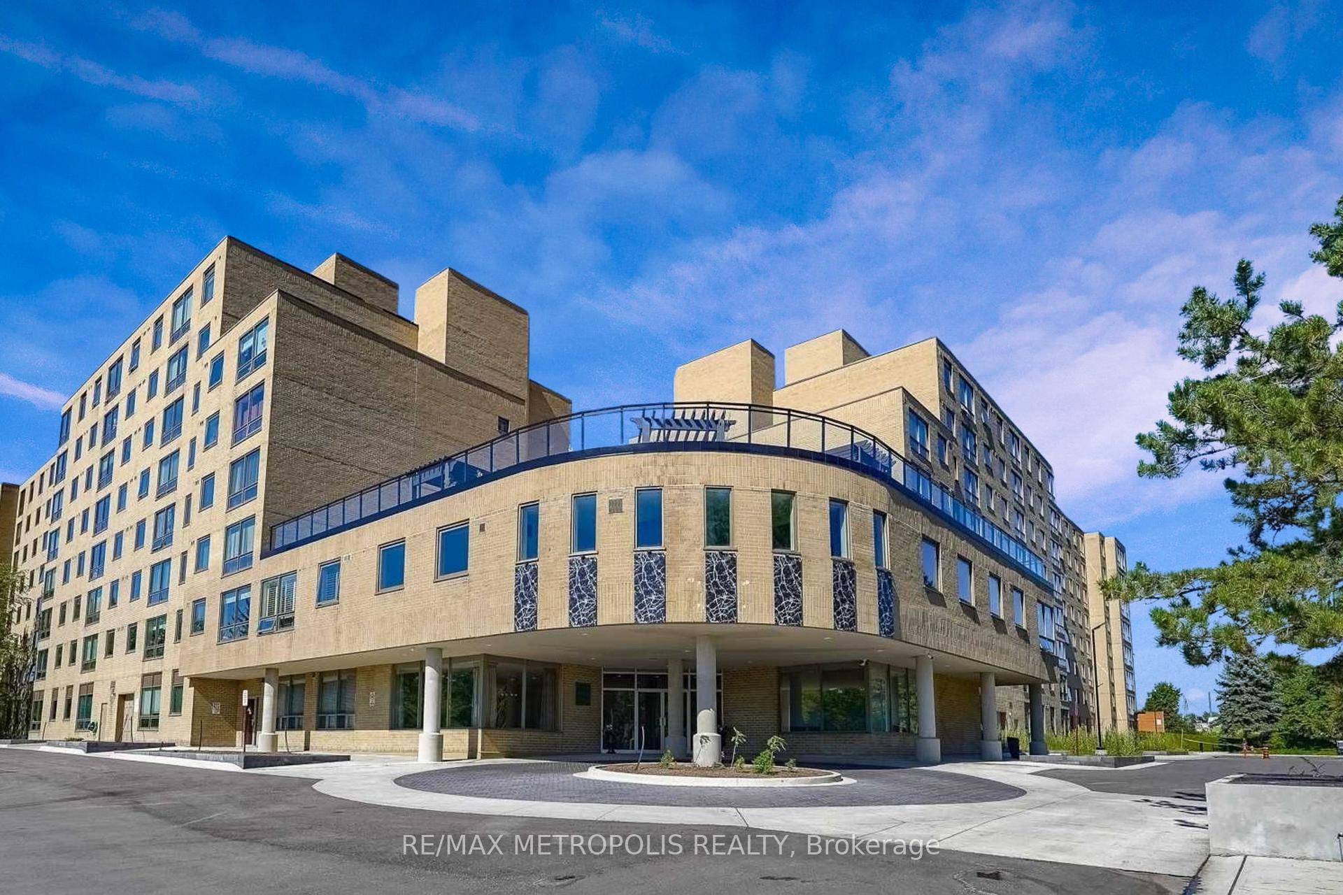Discover Mackenzie Square a true definition of condo Living in the heart of Richmond Hill.