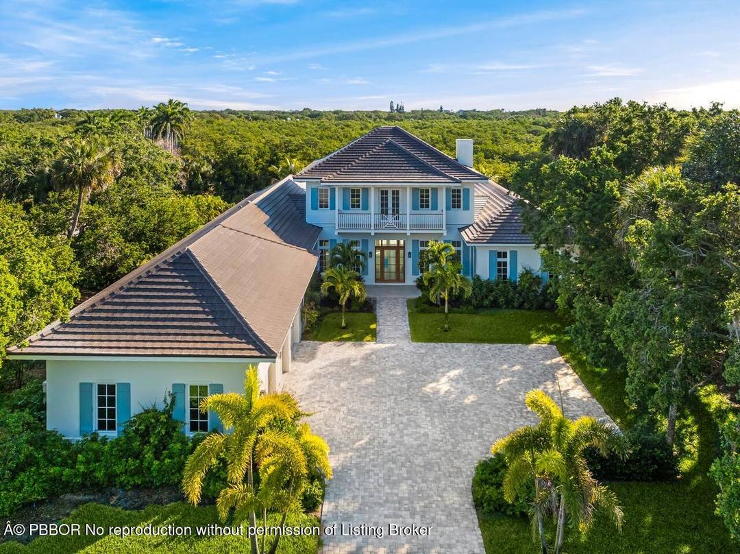John's Island, Vero Beach Brand new and impeccably crafted, this 2024 built estate spans 7, 773 total SF on a.