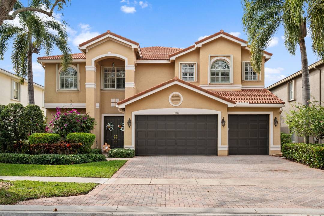 In the Saturnia gated community in Boca Raton, this freshly updated residence seamlessly combines an elegant European flair with relaxed South Florida charm.