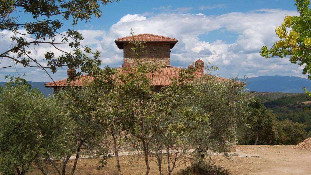 Country houses for sale in Laterina Pergine Valdarno Arezzo. Villa for sale Italy, Tuscany Arezzo. Typical Tuscan stone farmhouse for sale