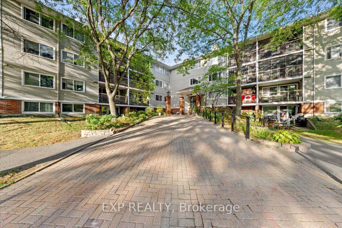 Welcome to this well maintained 2 bedroom, 2 bathroom condo offering a low maintenance lifestyle in a fantastic location.