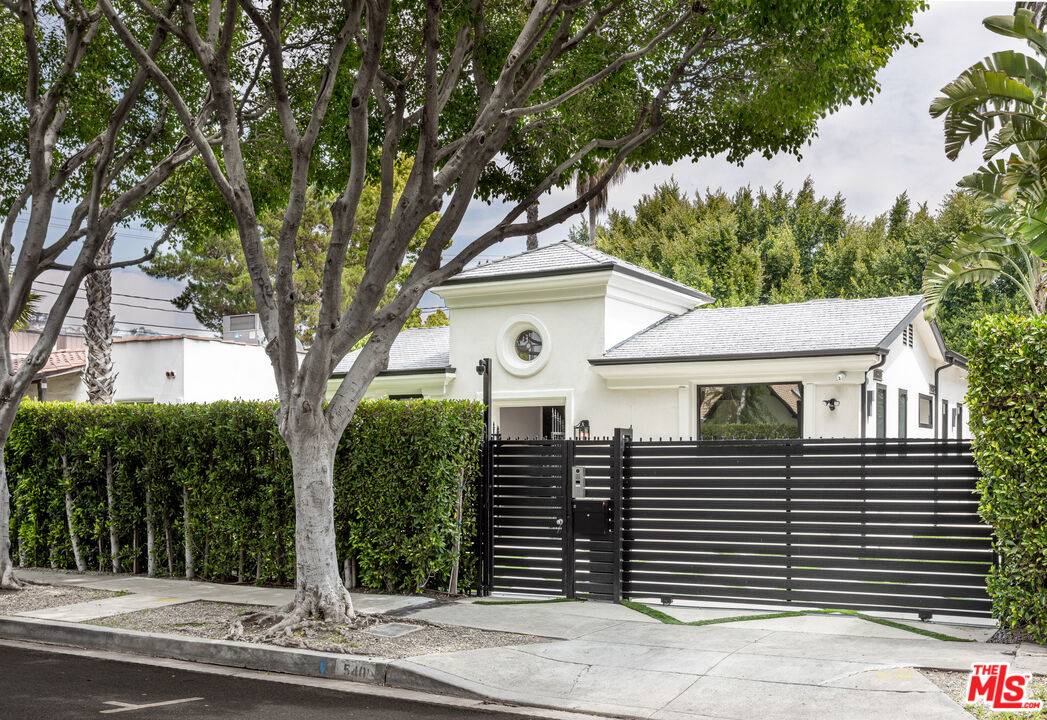 540  Westmount Dr 3BR Beverly Grove La