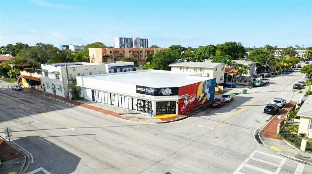Prime retail investment opportunity located at 300 SW 17th Ave, offering a 100 occupied, stabilized triple net NNN income stream with minimal landlord responsibilities.