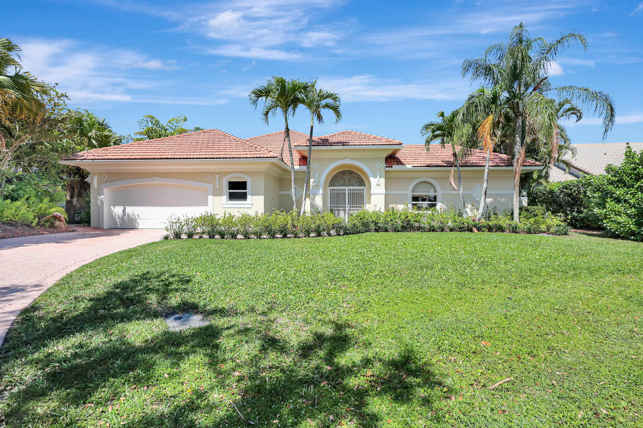 Beautiful One Story 4 Bedroom, 4 Bath PGA National Courtyard Home on a Quiet Cul De Sac.