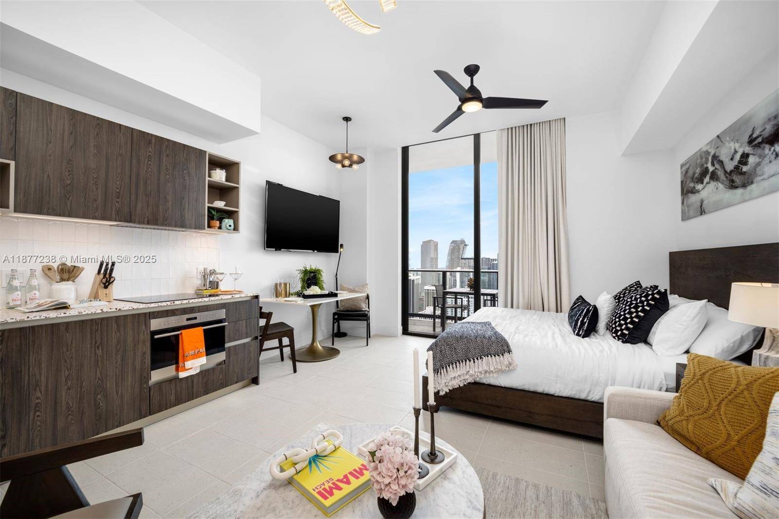 Your Luxury Escape in the Heart of Miami Penthouse with Espectacular Views and Total Flexibility Imagine waking up in a dream penthouse, fully Furnished, where every detail invites relaxation.