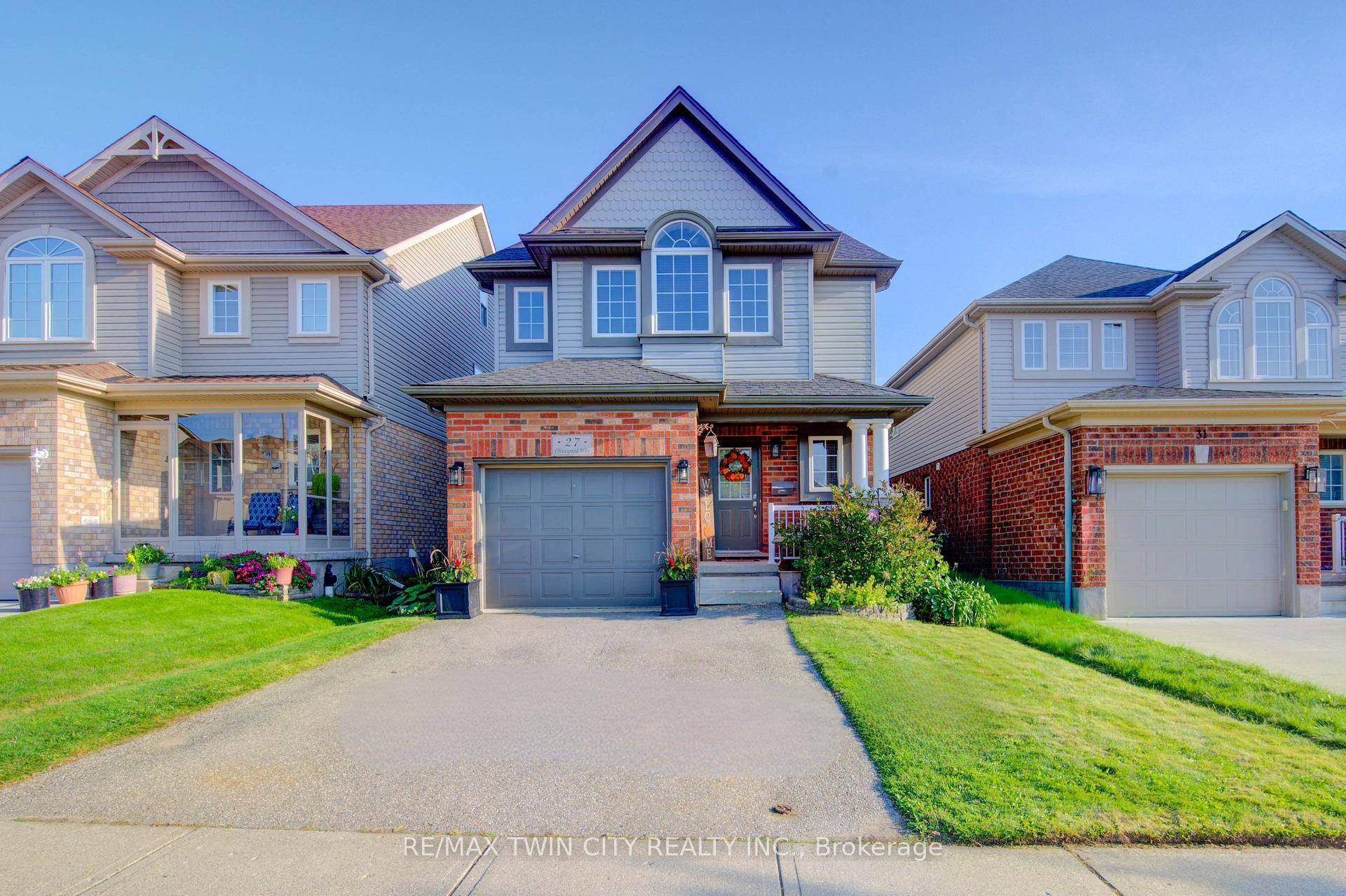 Welcome home to 27 Olivewood Way located in a desirable Hespeler neighborhood.