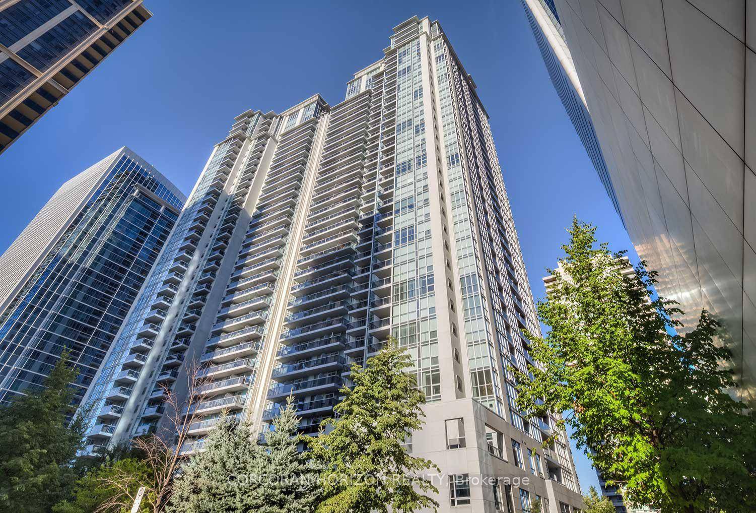 Spacious 1 bedroom unit on the 36th floor offering good natural light and a spacious balcony.