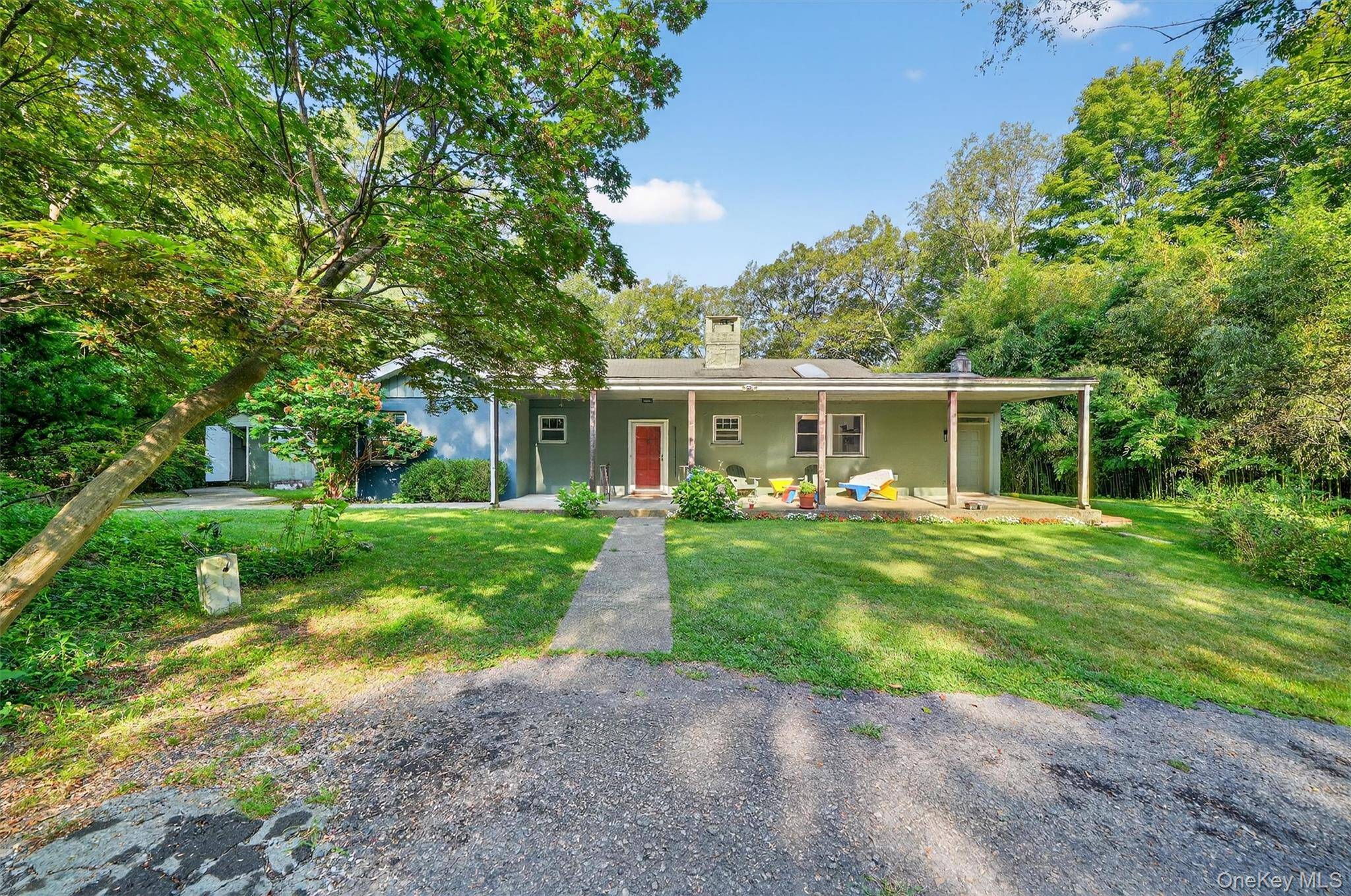 Sleek Country Retreat with Pool amp ; Supreme Privacy in Teatown Discover the perfect blend of modern style and country charm in this 3 bedroom, 2 bath home, ideally set ...