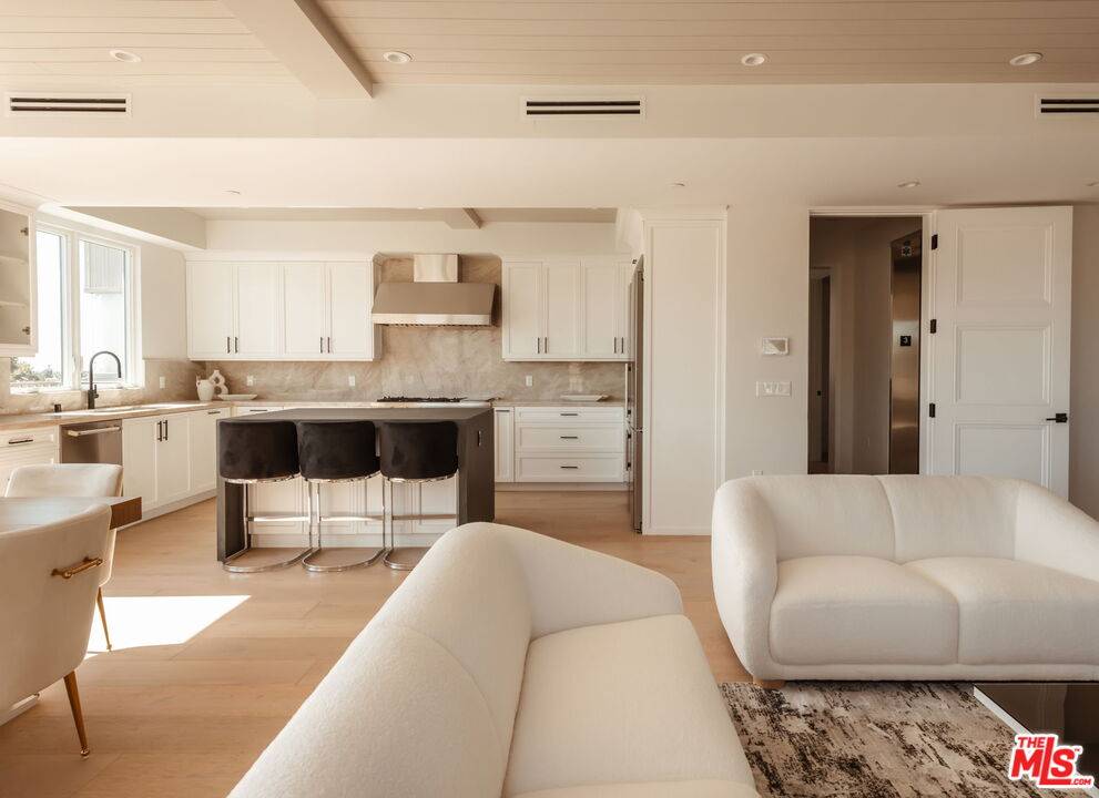 10725   Ashton Ave 3BR Westwood La