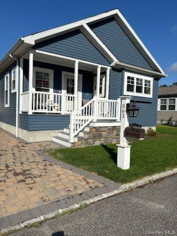 Welcome to an exceptional home in Hometown Glenwood Village with a light filled modern white kitchen with stainless steel appliances and a large island perfect for cooking gourmet meals for ...