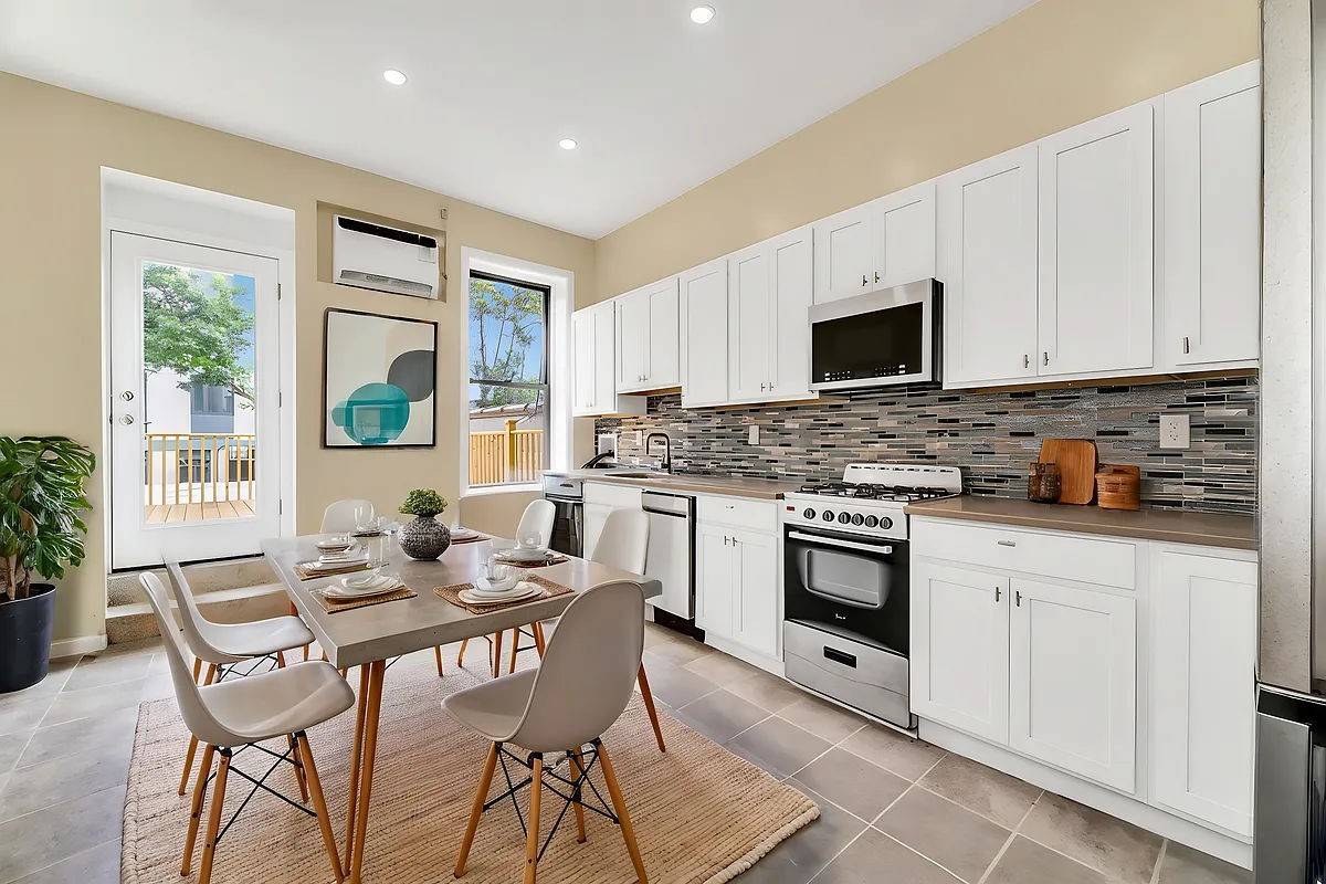 3350 with 1200 AMEX GIFT CARDWelcome to your new home 1269 Broadway 2A !