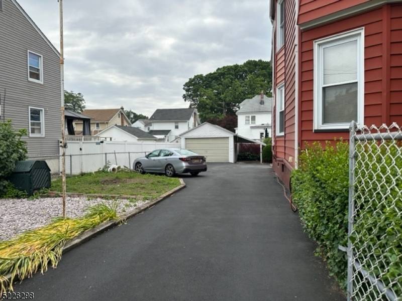 Strong income producing opportunity in a desirable Belleville neighborhood.