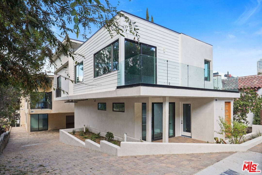 3688  Fredonia Dr 2BR Hollywood Hills East La