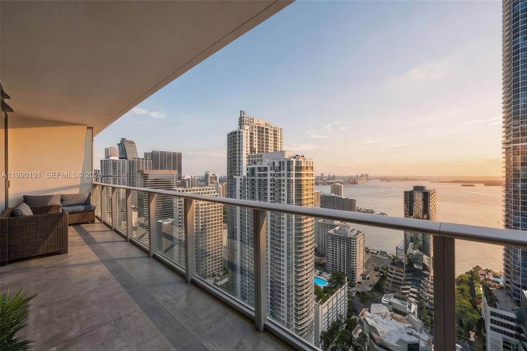 Spectacular residence in the iconic 1010 Brickell Condo !