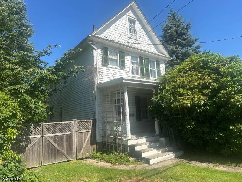 This commercial property offers a unique opportunity with HC 1 zoning that offers incredible flexibility !