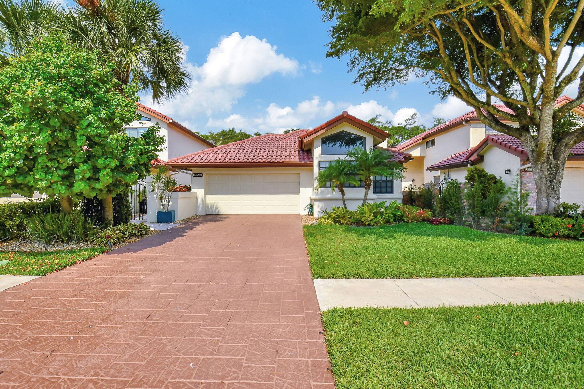 Located in Town Place Club Villas in the heart of Boca Raton, this gorgeous 3 bedroom 2 bath one story home is an opportunity you won't want to miss !