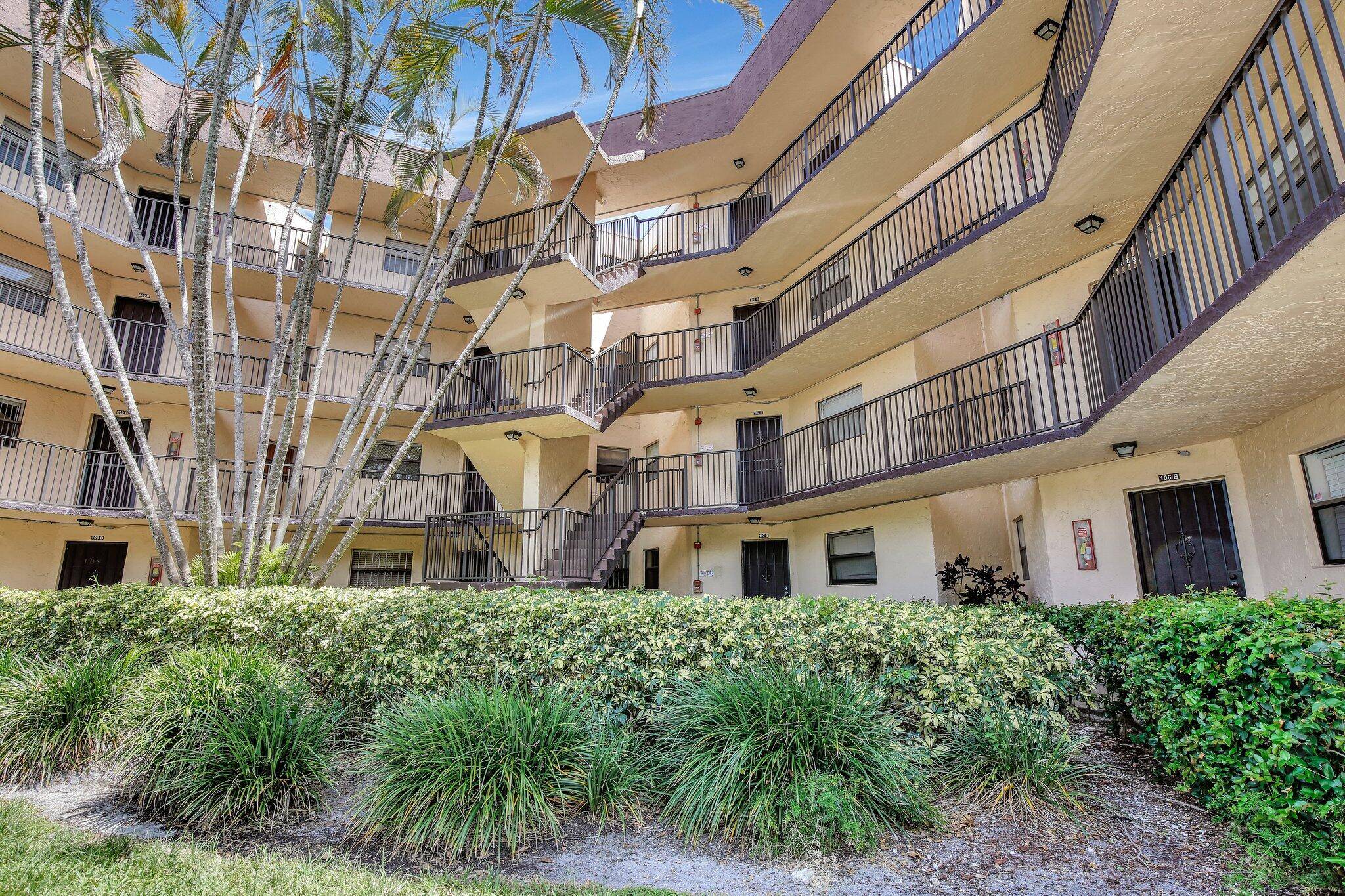 Beautiful 2 bedroom, 2 bathroom condo with a spacious screened in balcony.