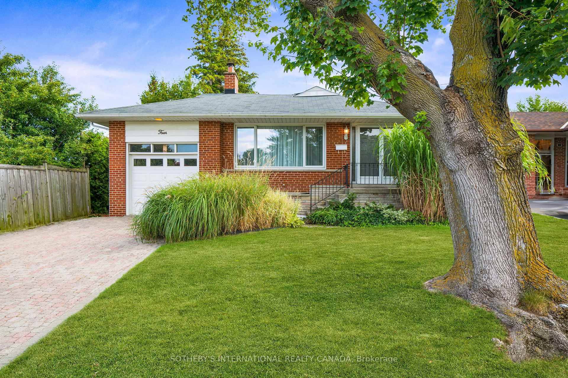 Royal York Gardens Gem ! Welcome to this impeccably maintained and lovingly cared for bungalow, perfectly situated on one of the most sought after streets in this family friendly neighbourhood.