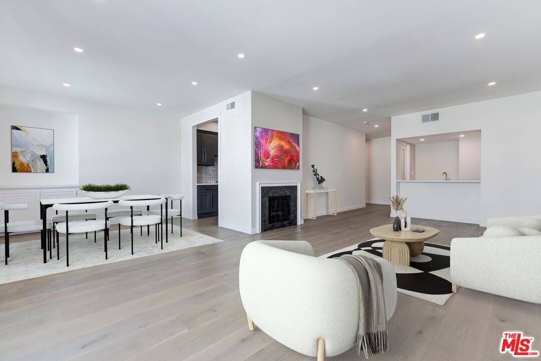 8568   Burton Way 2BR Beverly Grove La