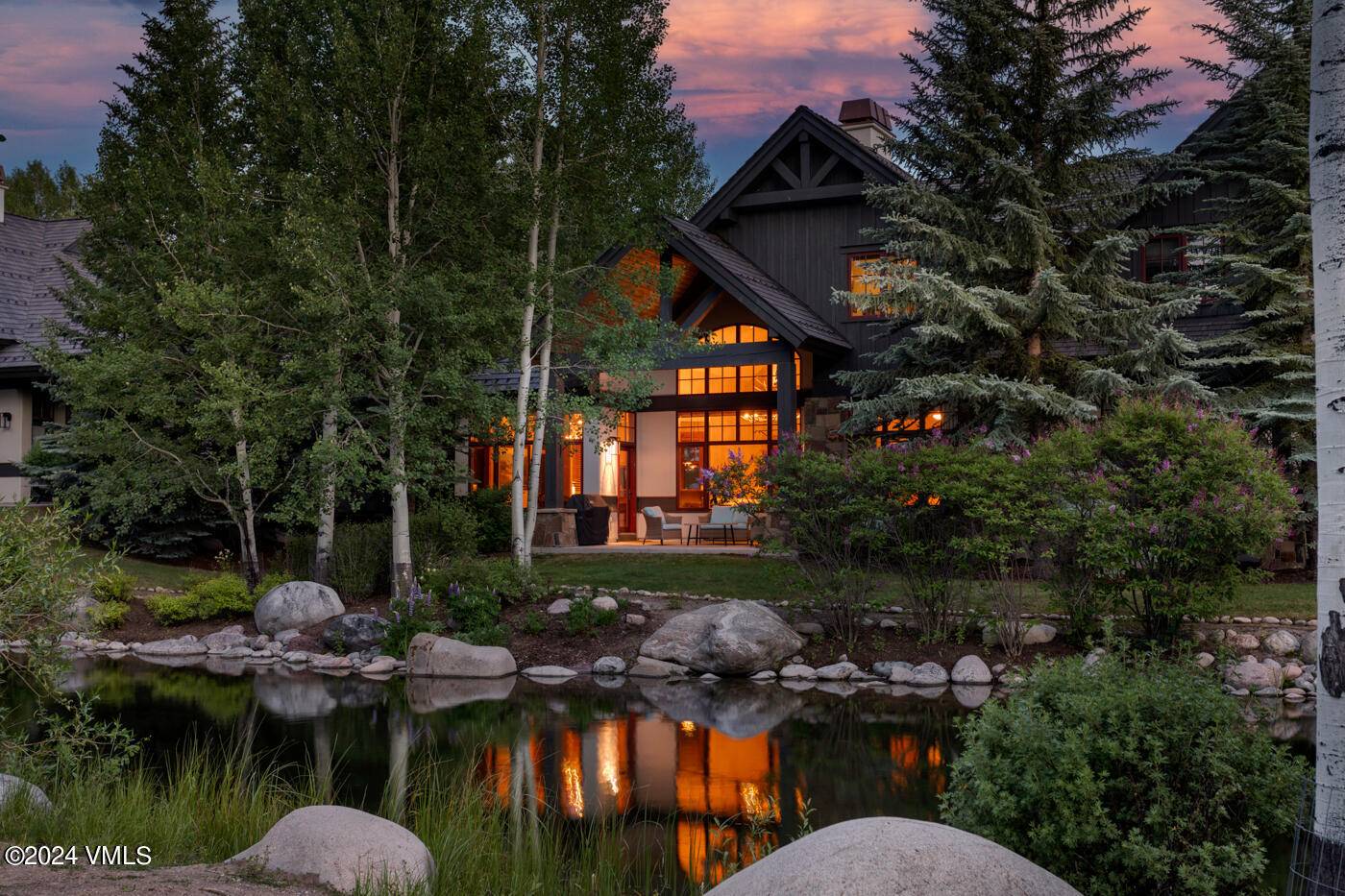 Exclusive Mountain Retreat 81 River Dance Rd, Arrowhead, Edwards, CO Welcome to 81 River Dance Rd, an exquisite property in the prestigious gated community of Arrowhead in Edwards, Colorado.