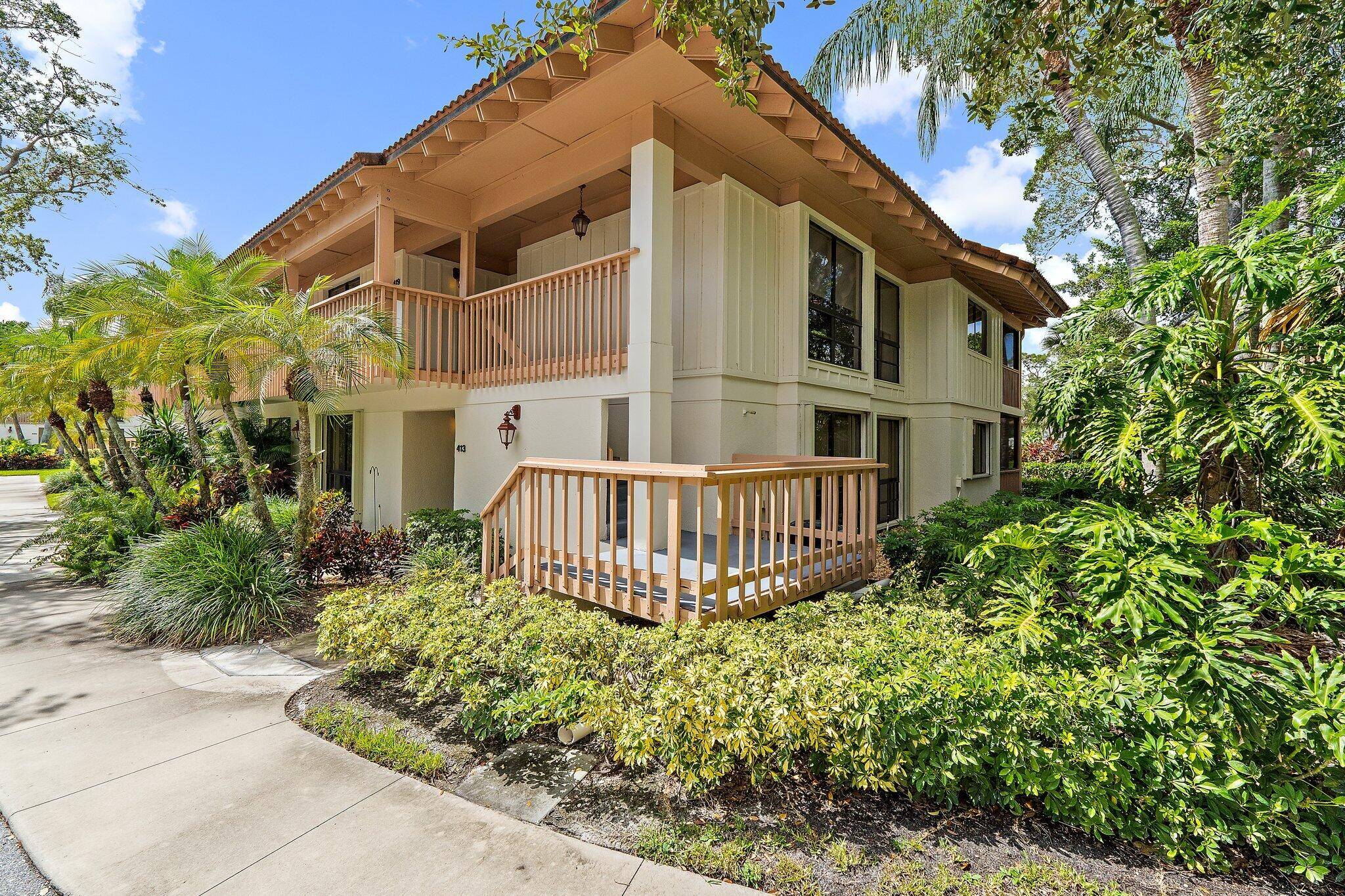 Beautiful 2 bedroom 2 bathroom Golf Villa in PGA National.