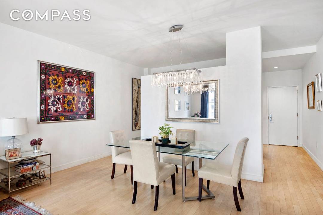 THE APARTMENT Residence 2506 offers the rare combination of style, space, and flexibility in the heart of downtown.