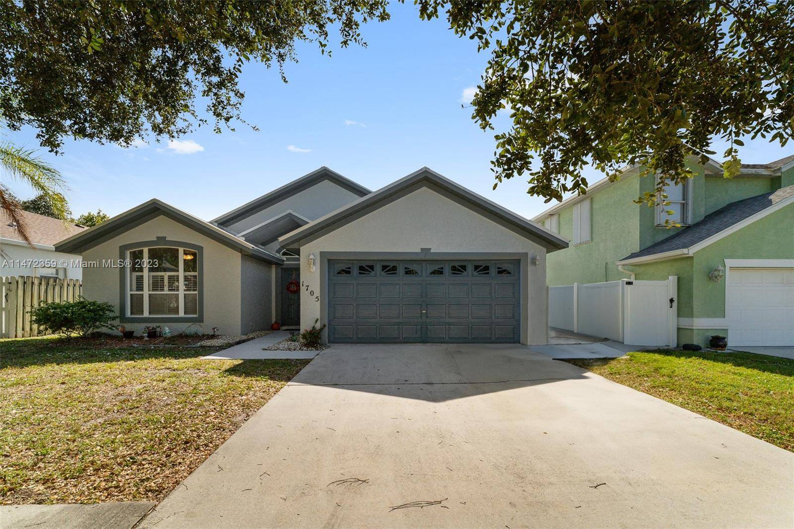 IN THE SERENE LAKE LUCIE ESTATES A BEAUTIFUL 3BR 2 BTH, 2 CAR GARAGE SINGLE FAMILY HOME.