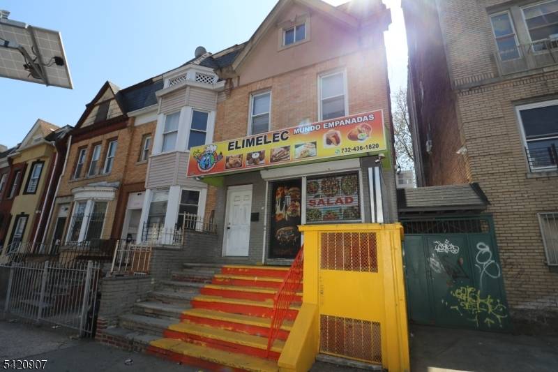 Prime Mixed Use Opportunity on Busy Park Avenue Corridor.