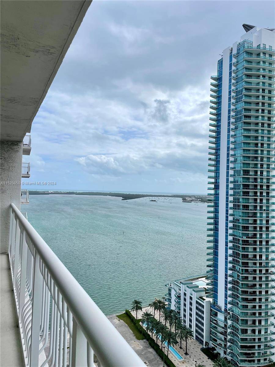 Come see this UPDATED luminous 1 1 at The Club on Brickell Bay !