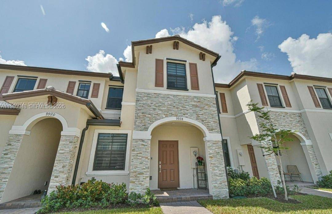Beautiful townhouse in Cutler Bay featuring 3 bedrooms, 2.