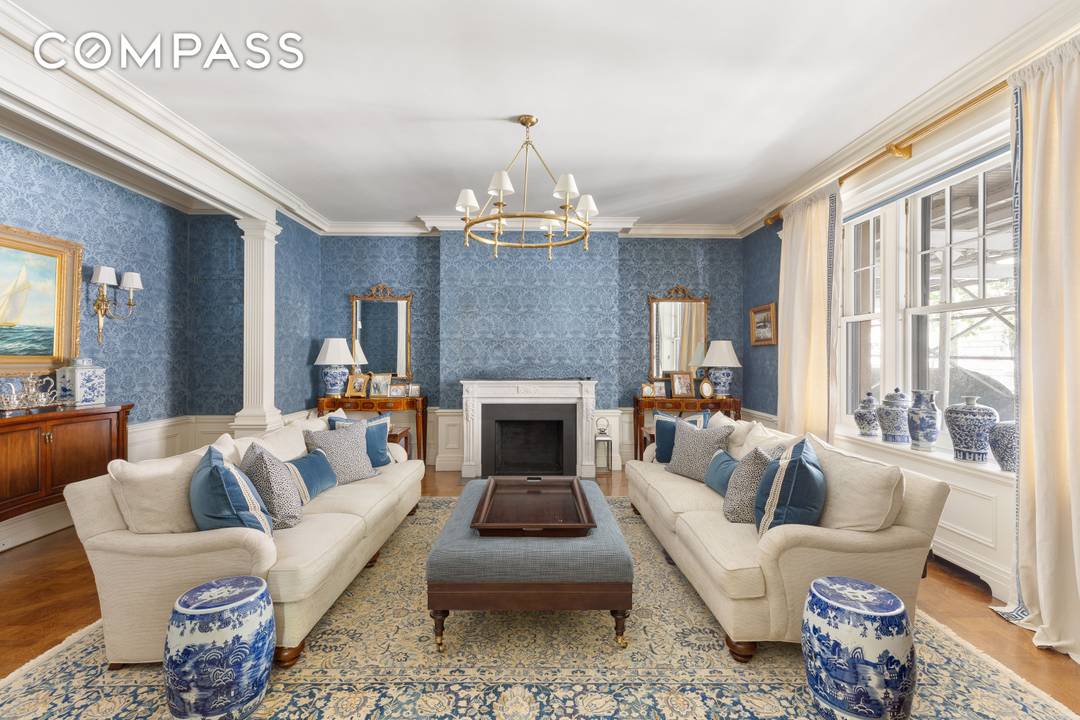 The duplex maisonette at 555 Park Avenue blends exquisite townhouse charm with full service amenities in one of Park Avenue's prestigious boutique co ops.