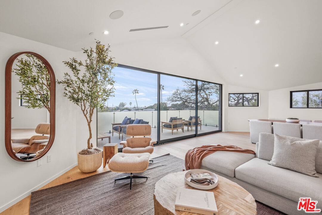 2530 Beverley Ave 4BR Santa Monica La