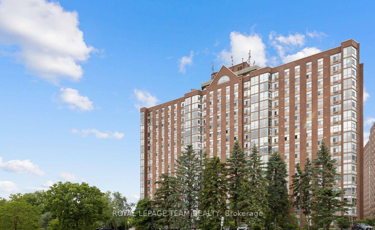 Incredible value in this bright and spacious 1034SQFT 2 bedroom, 2 bathroom condo !