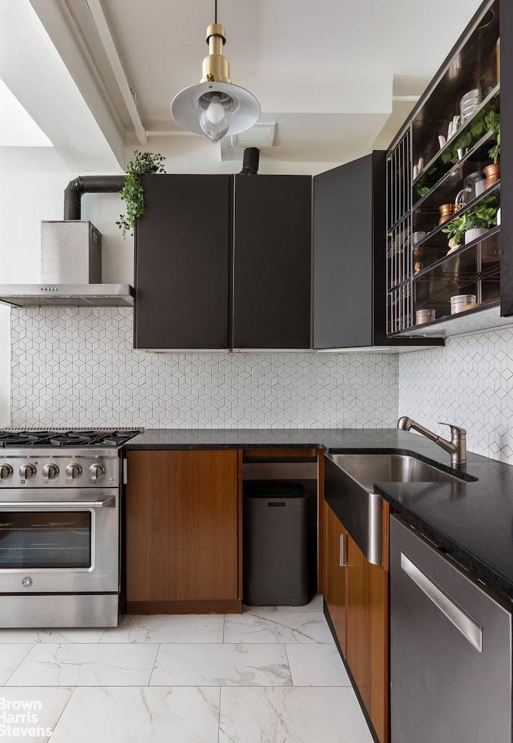 The purchase of this residence includes a parking space, one of only eight in the building an exceptionally rare convenience in this neighborhood.