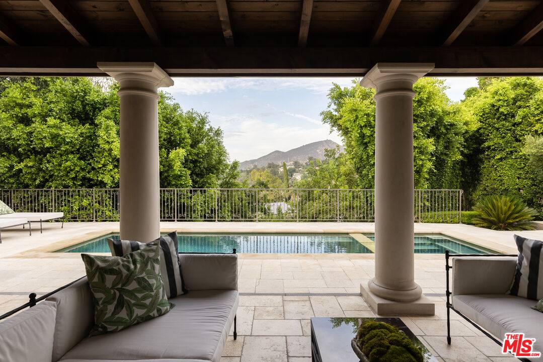 3425 Ione Dr 4BR Hollywood Hills East La