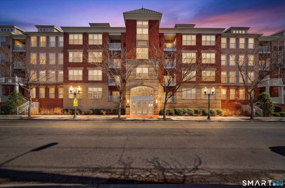 Welcome to this beautifully updated 2 bedroom condo in a sought after downtown Stamford building offering modern comfort and unbeatable convenience.