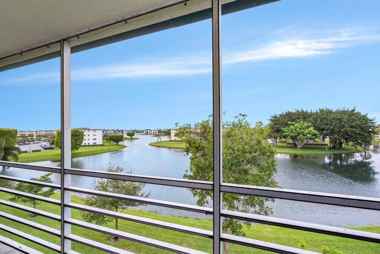 Breathtaking Water Views !