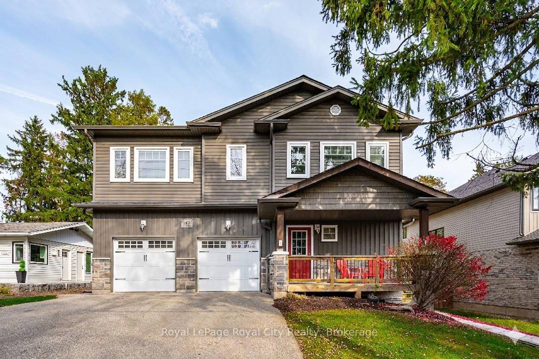 Great opportunity here to live in one unit and have the other unit as a fantastic mortgage helper !