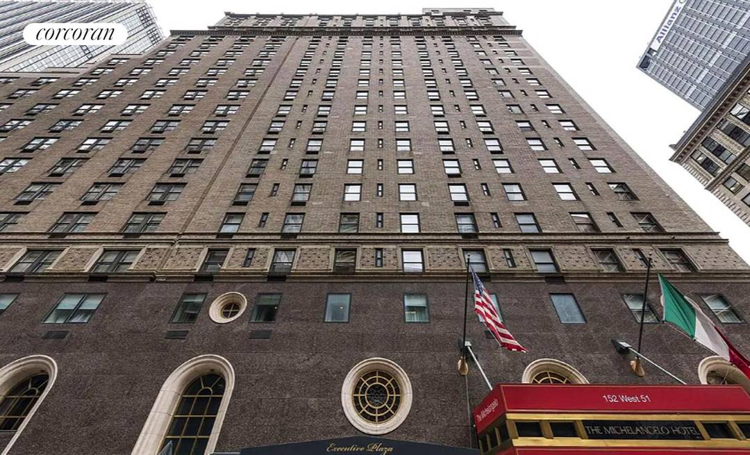 Beautiful, Sunny Fully Renovated and Large 1 Bedroom, on a high floor of a Luxury Midtown Condominium An Ideal Midtown Home Pied à Terre or Investment Opportunity.