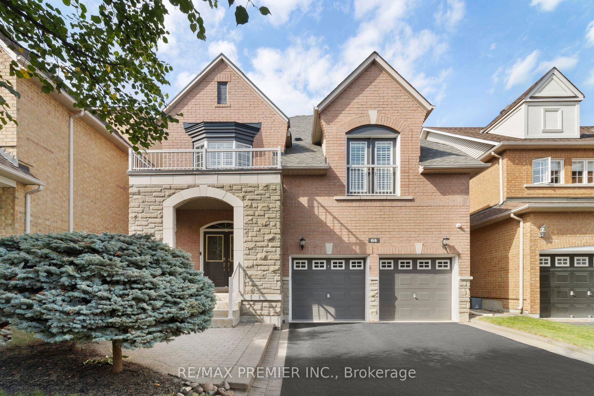 Executive Home In Thornhill Woods !