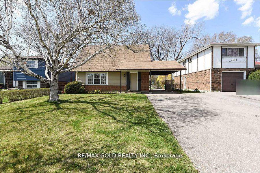 Welcome to this charming family home located at 3657 Woodruff Crescent, Mississauga.